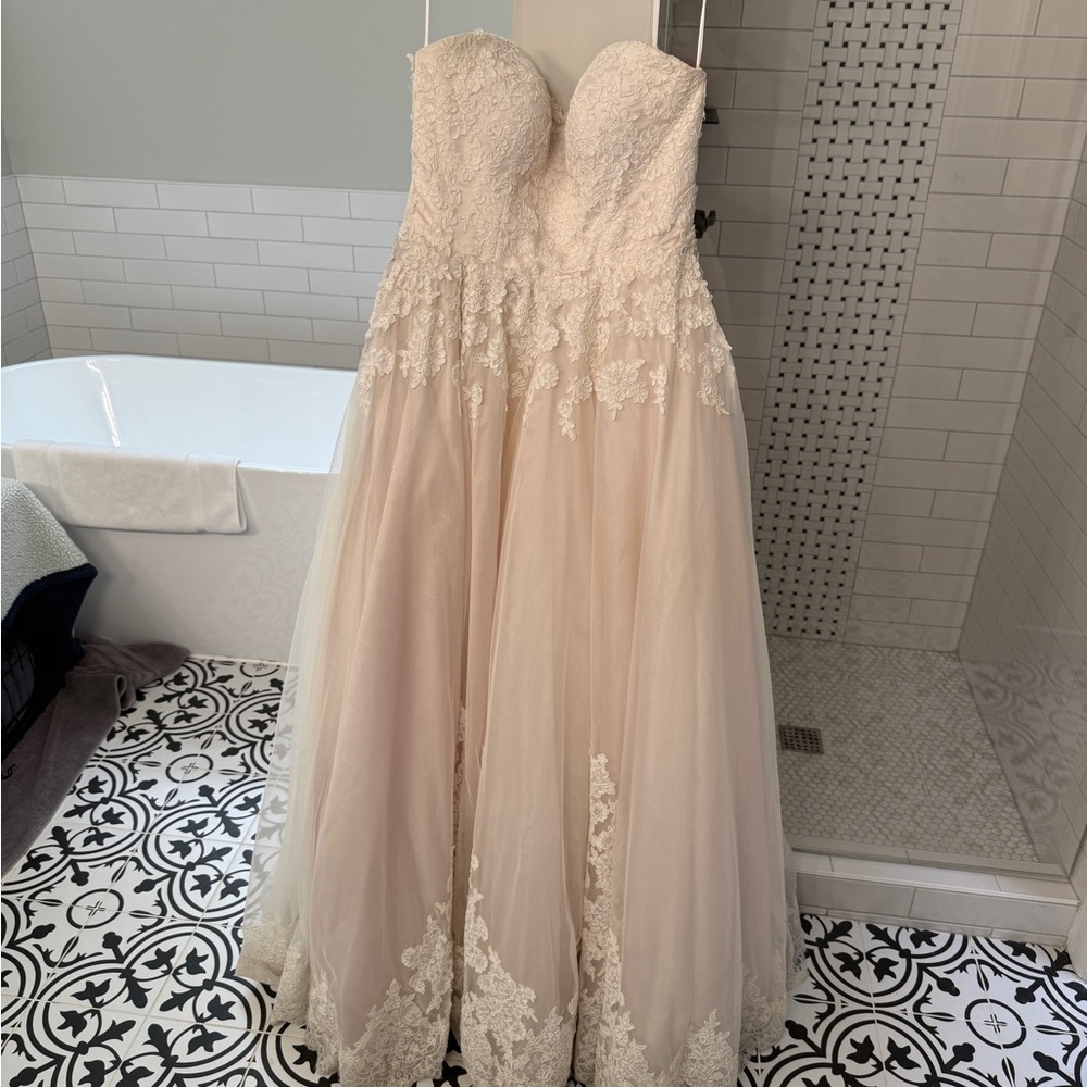 Ball gown Wedding Dress - Picture 2 of 5